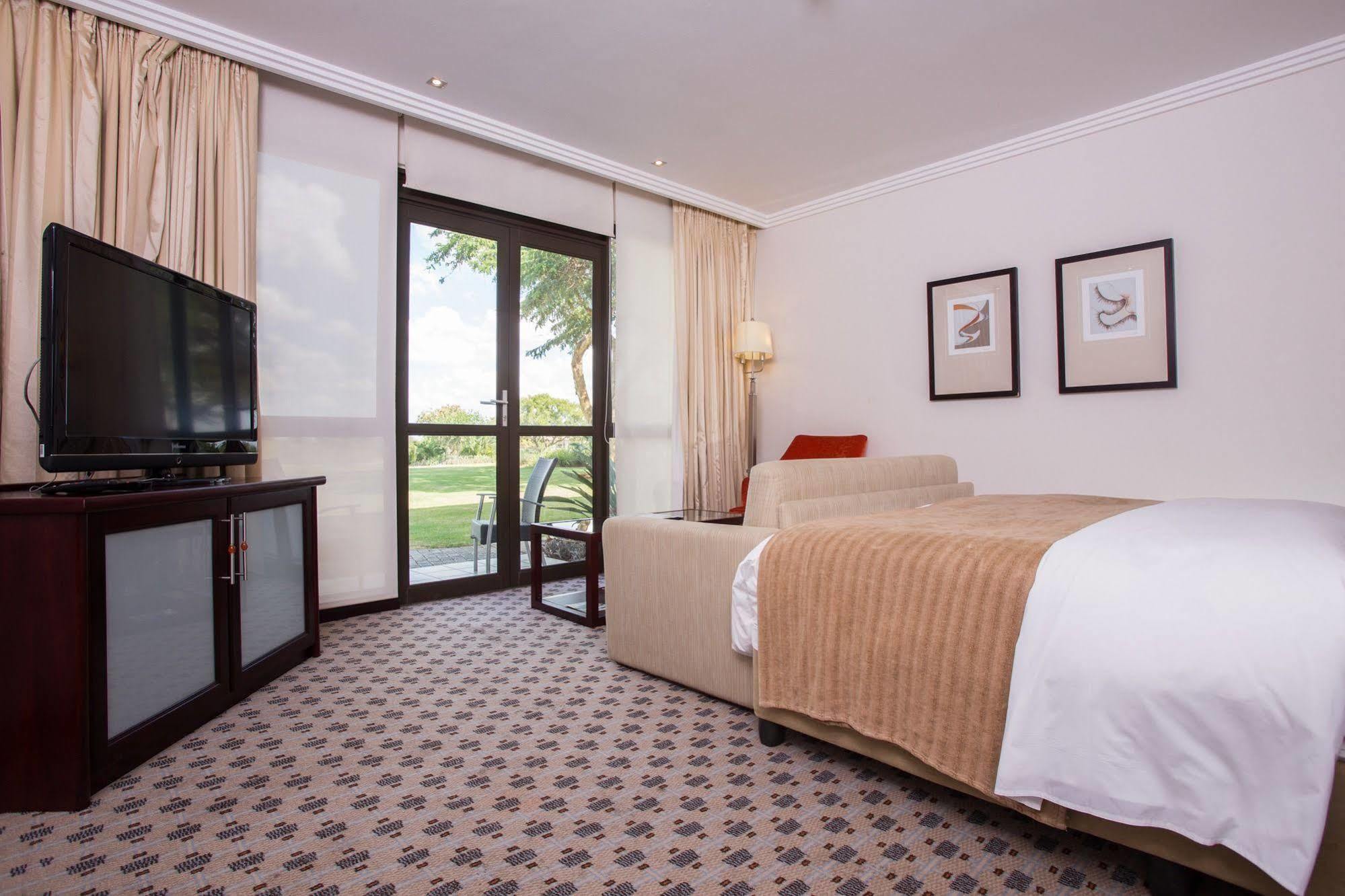 Phakalane Golf Estate Hotel Resort Gaborone Esterno foto
